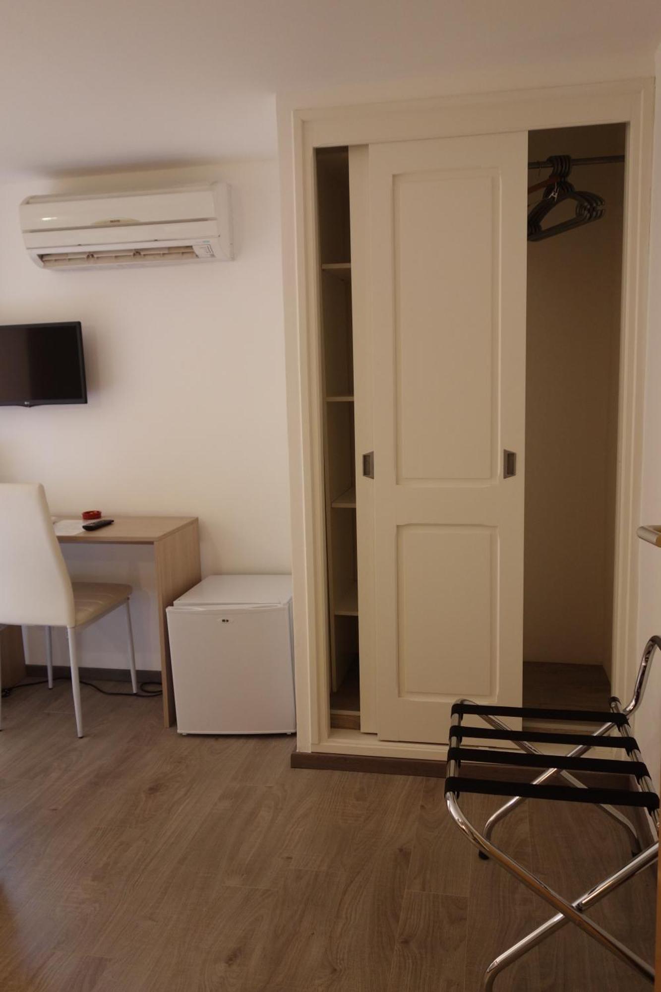 Hotel le Préjoly Saint-Vallier-de-Thiey Habitación foto