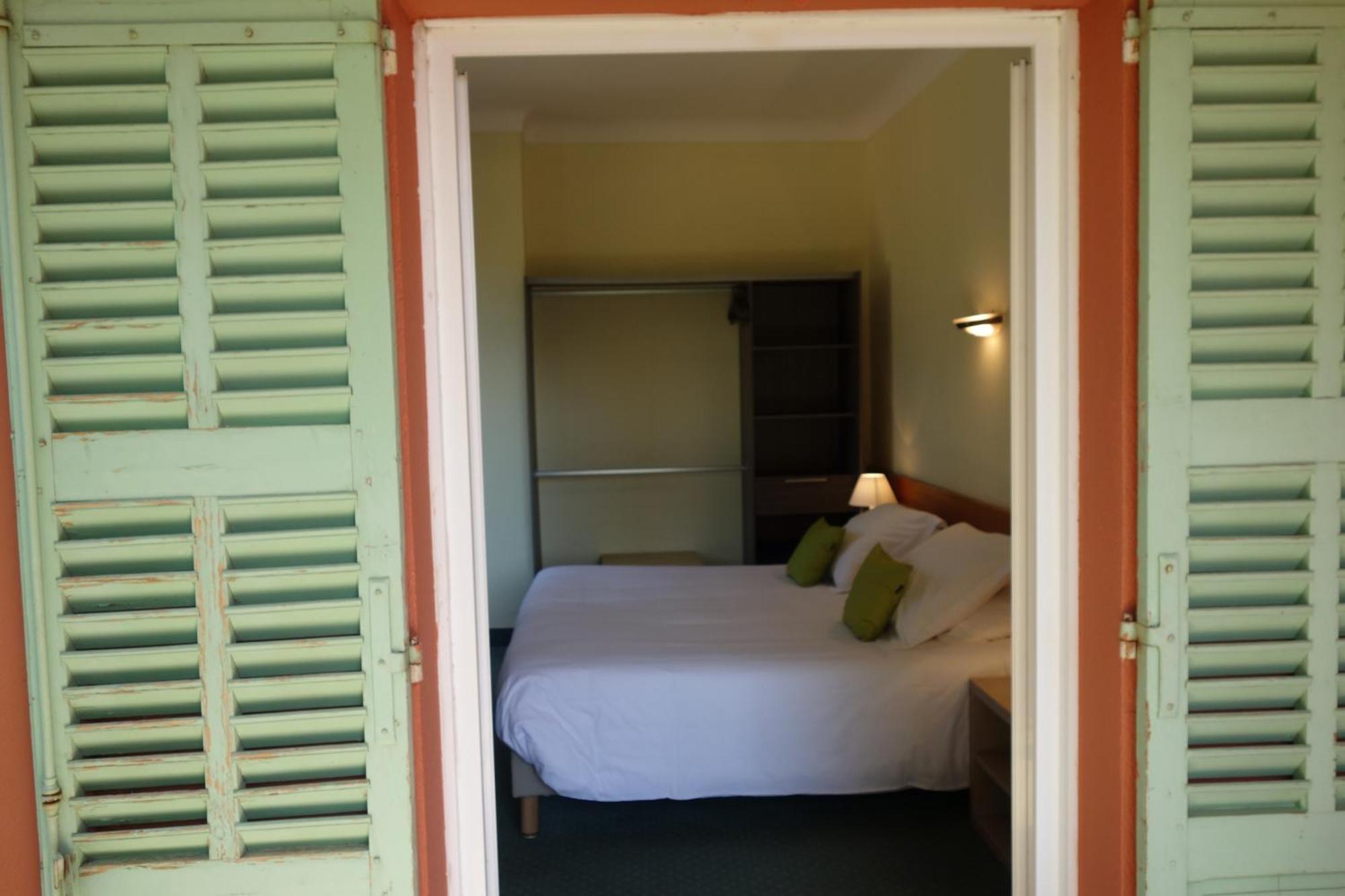 Hotel le Préjoly Saint-Vallier-de-Thiey Habitación foto