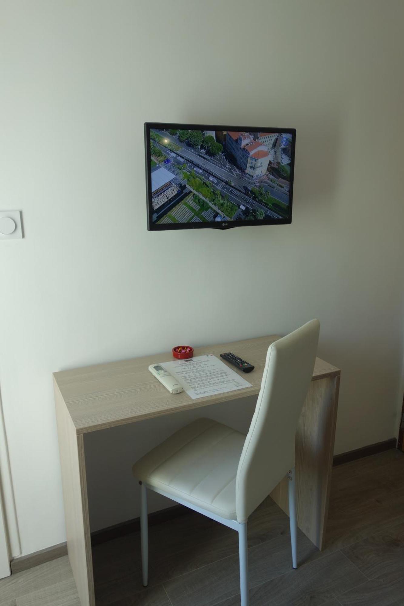 Hotel le Préjoly Saint-Vallier-de-Thiey Habitación foto