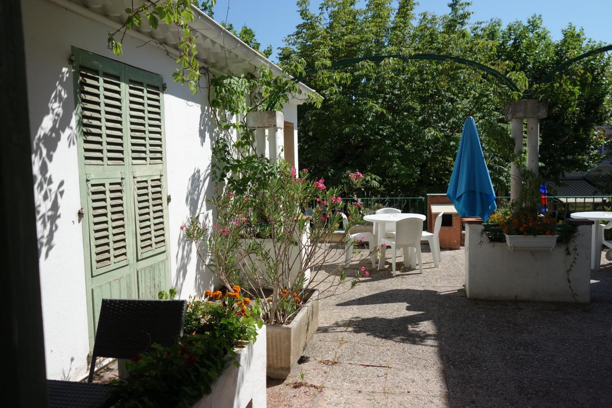 Hotel le Préjoly Saint-Vallier-de-Thiey Habitación foto